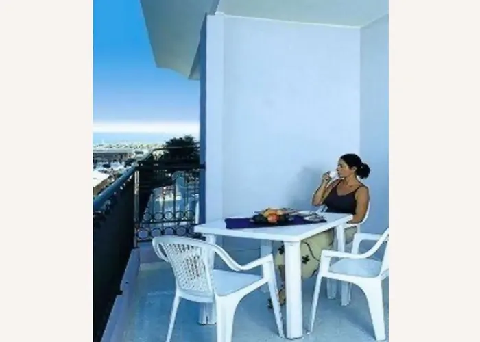 דירה Comfortable With Terrace *